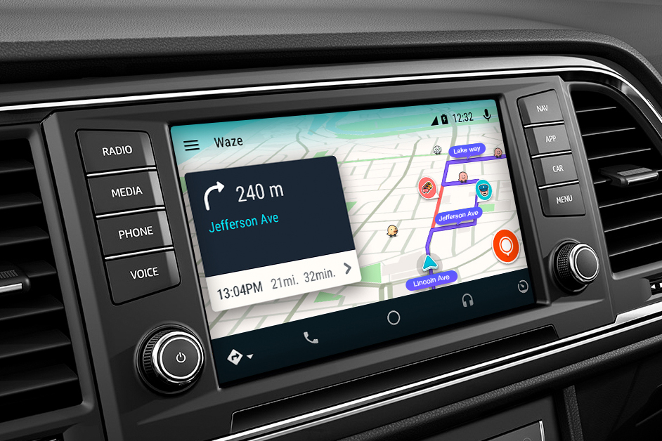Waze para Android Auto no painel.