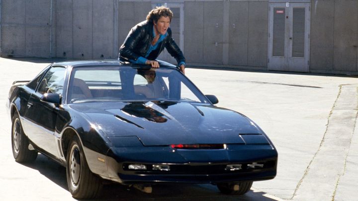 Michael Knight em KITT na série de TV Knight Rider.