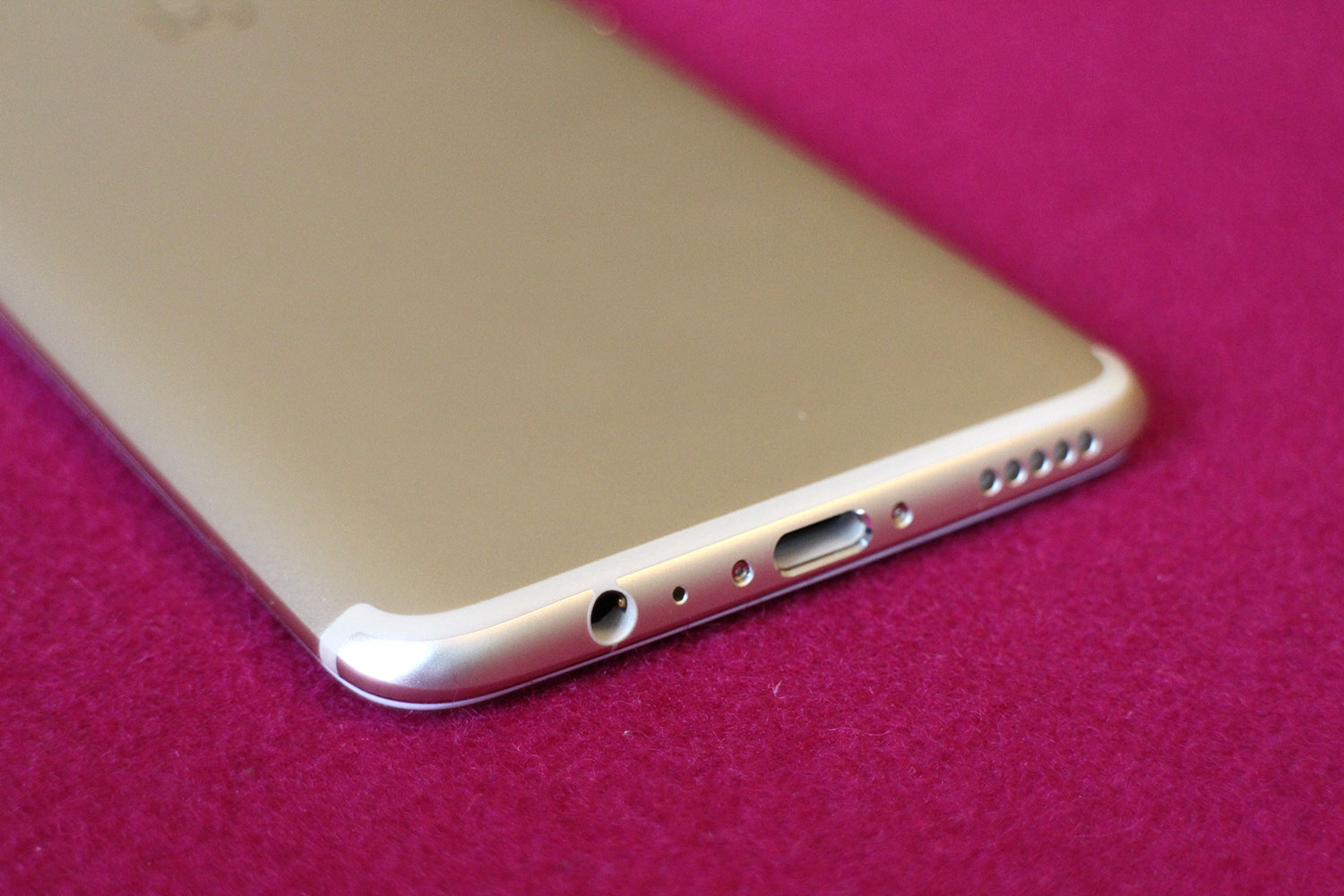 OnePlus 5 soft gold