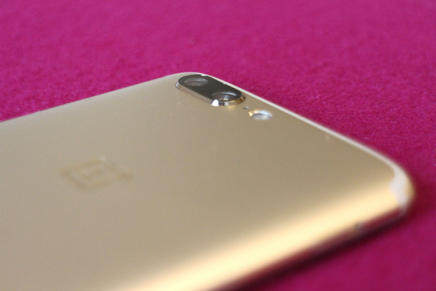 OnePlus 5 soft gold
