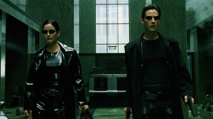 Trinity e Neo em Matrix.