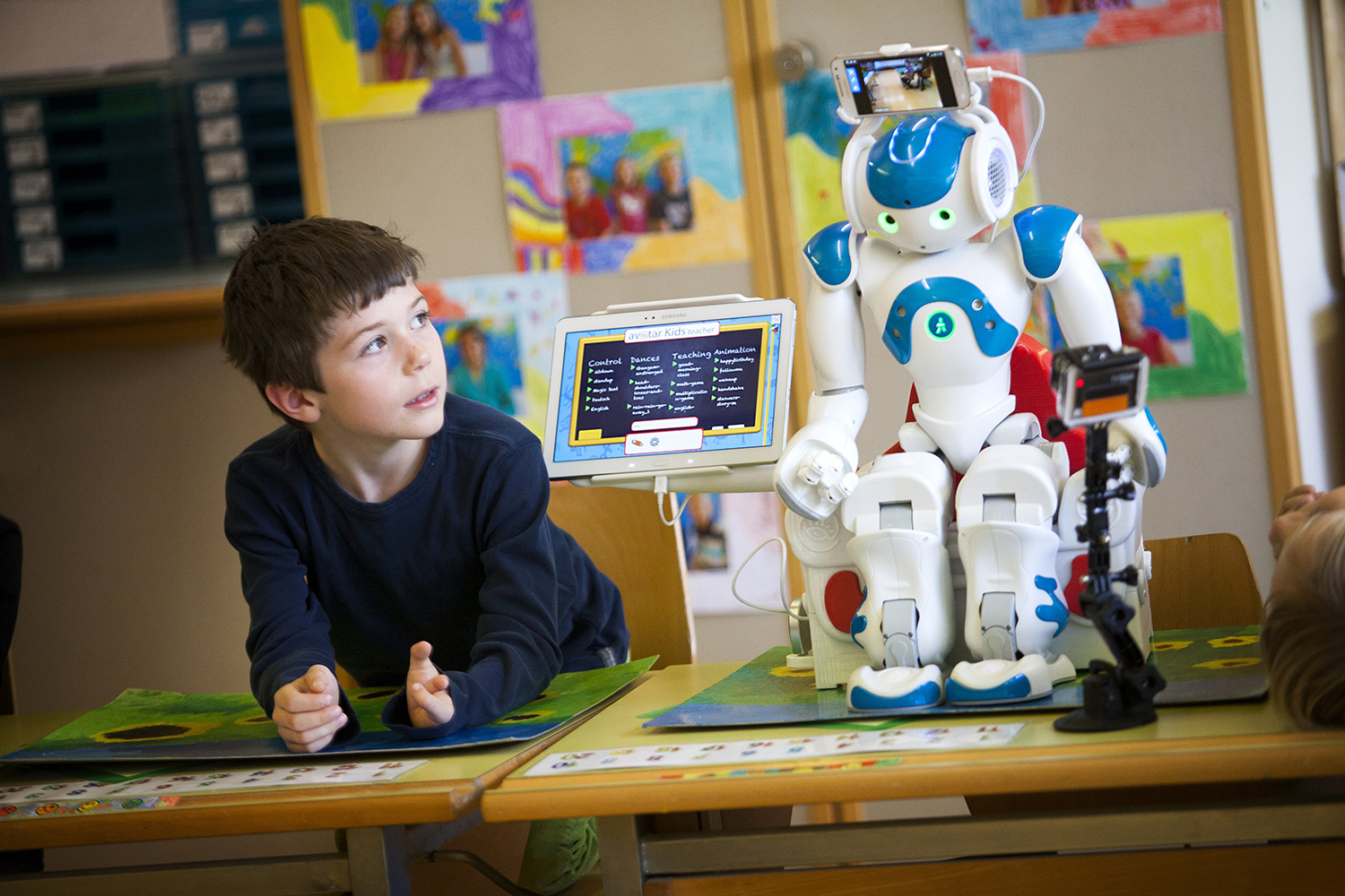 Воспитана роботом. Робототехника для детей. Роботы для детей. Робот с искусственным интеллектом. Роботы в образовании.