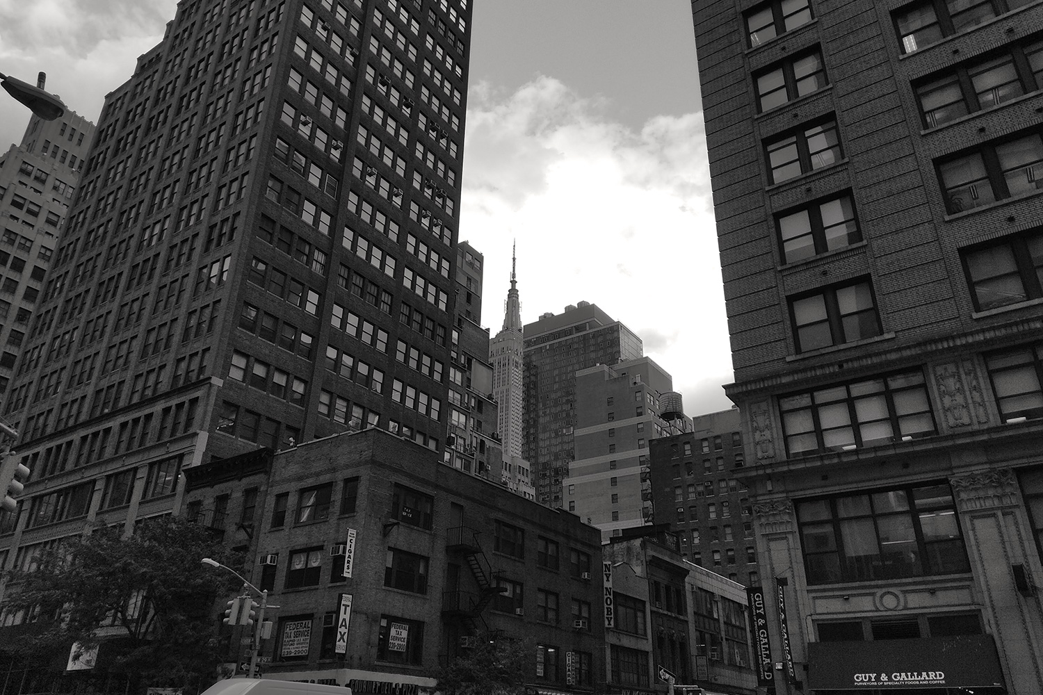 Essential Phone review camera samples nyc buildings bw