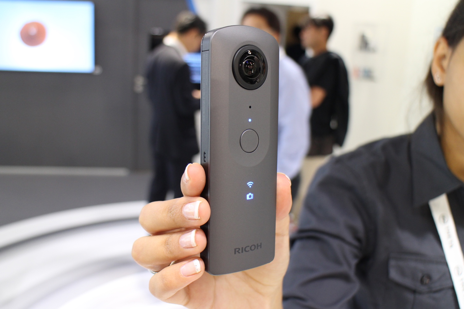 Microprocessor trui Mechanica First Look: Ricoh Theta V Brings Reality to VR with 4K, Surround Sound |  Digital Trends