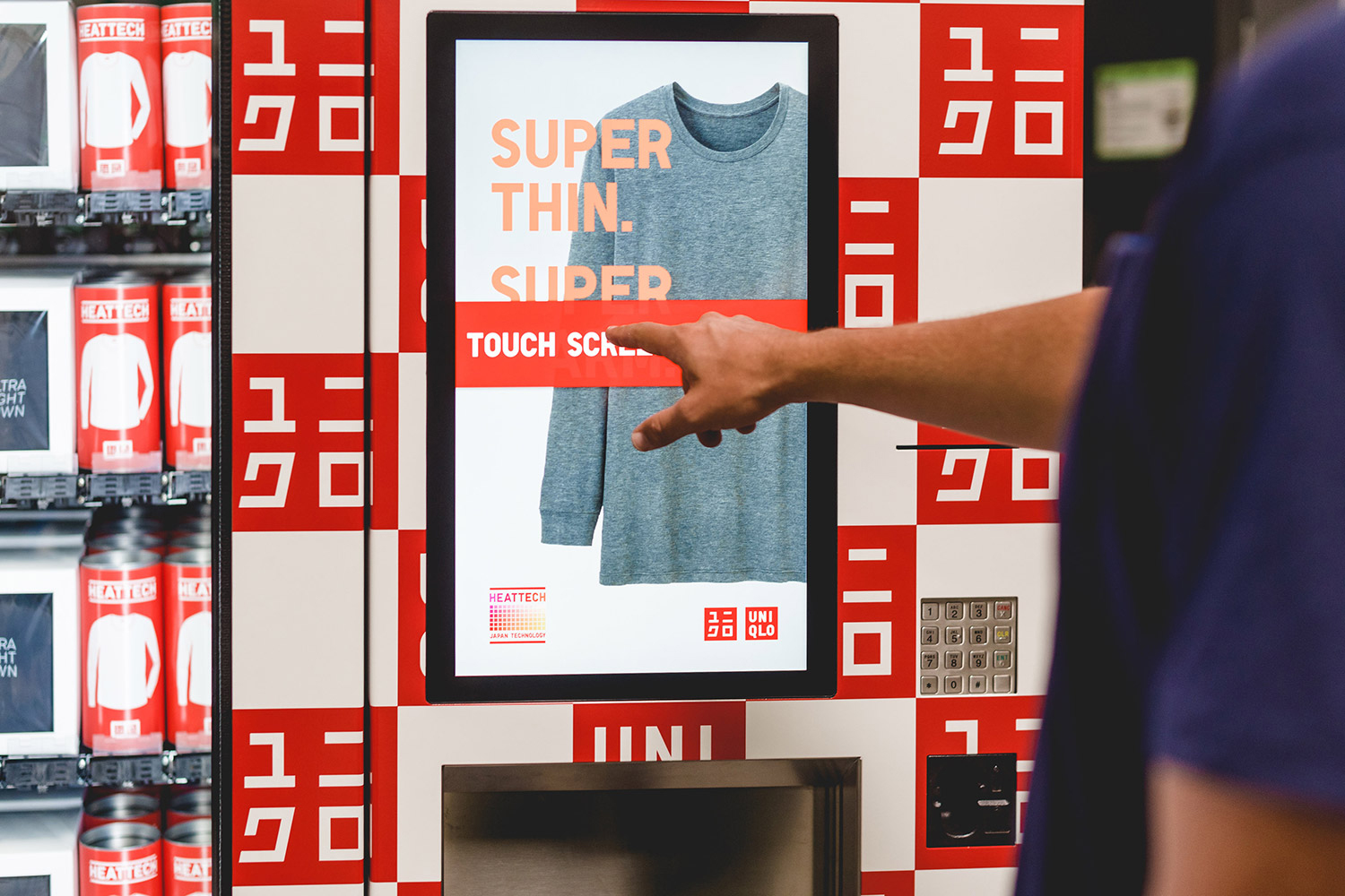 uniqlo vending machine clothing