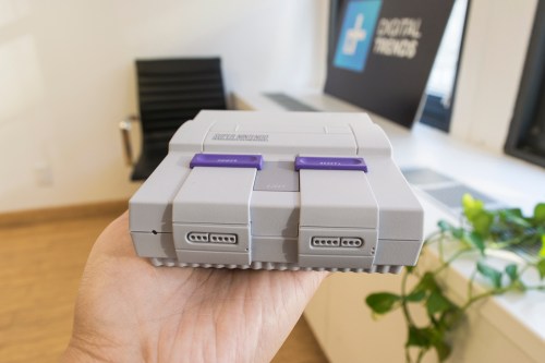 Holding the SNES Classic Edition in our hand