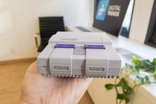 Holding the SNES Classic Edition in our hand