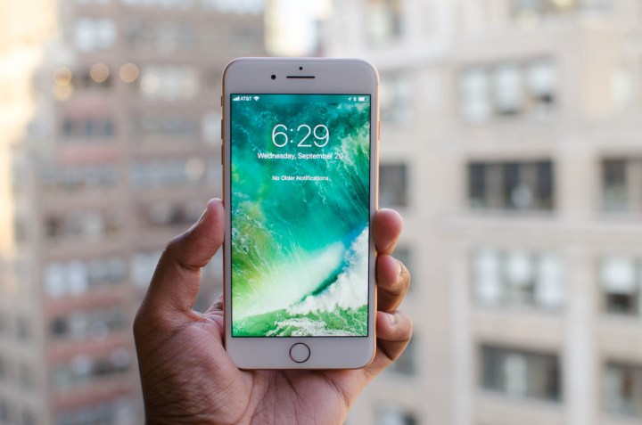 godtgørelse Henholdsvis Ren og skær FCC Chairman Urges Apple To Enable Non-Existant FM Radio In iPhone |  Digital Trends