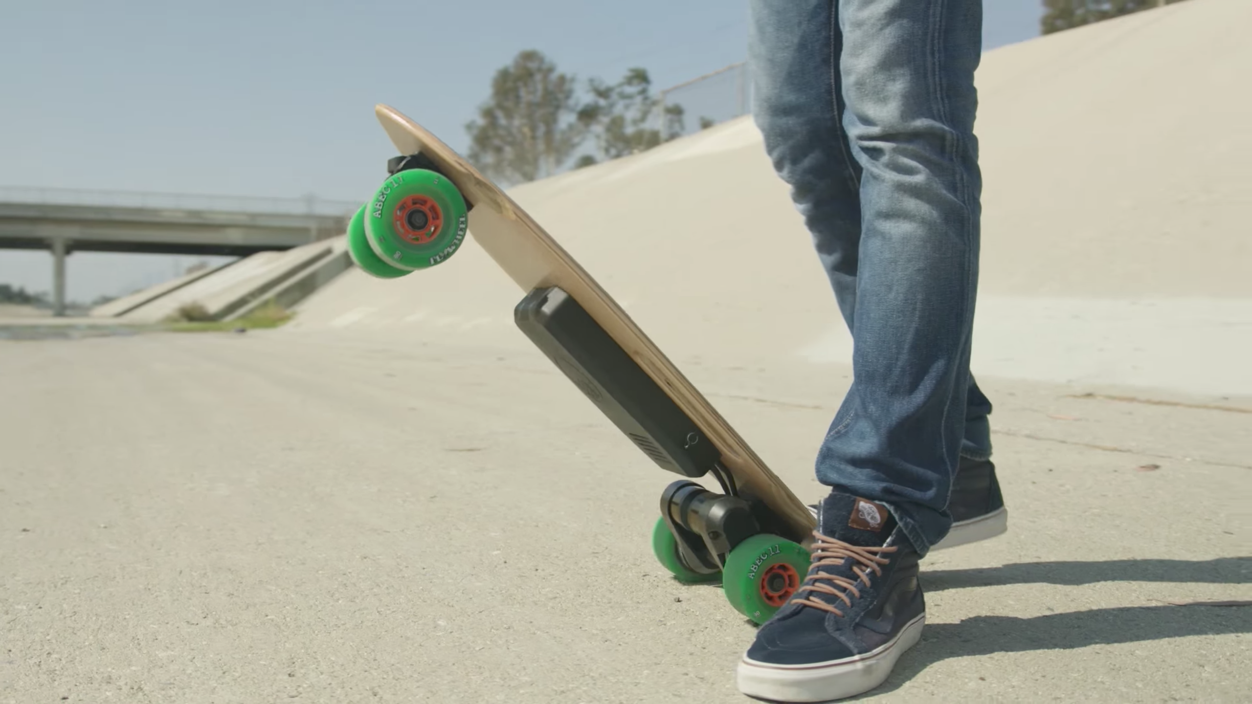 awesome tech new crowdfunding projects pantoids moai riptid r1 electric skateboard 2