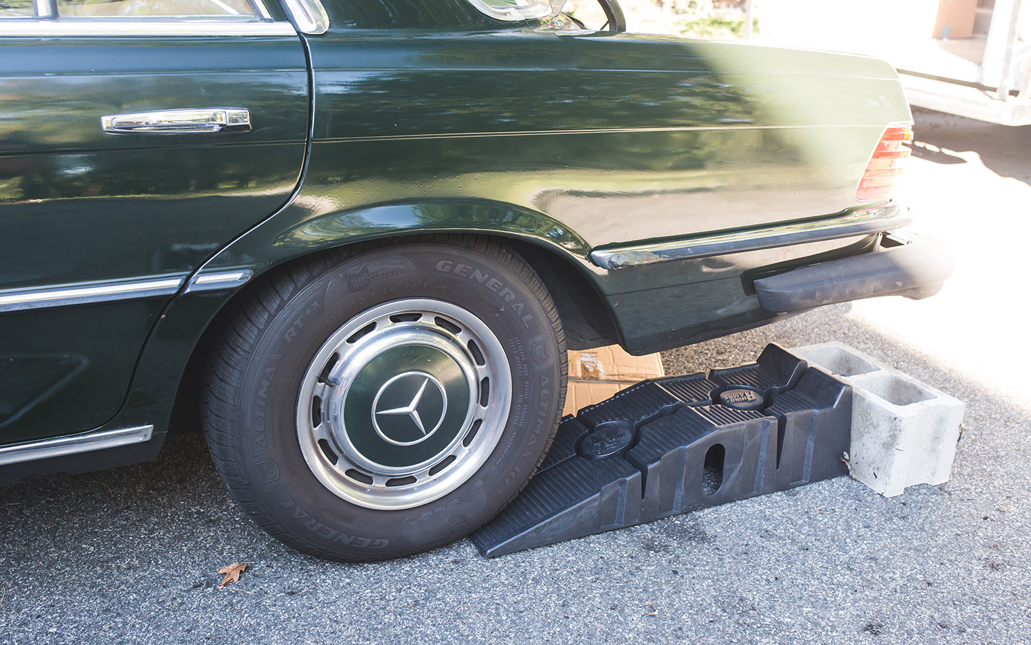 How to jack up a car
