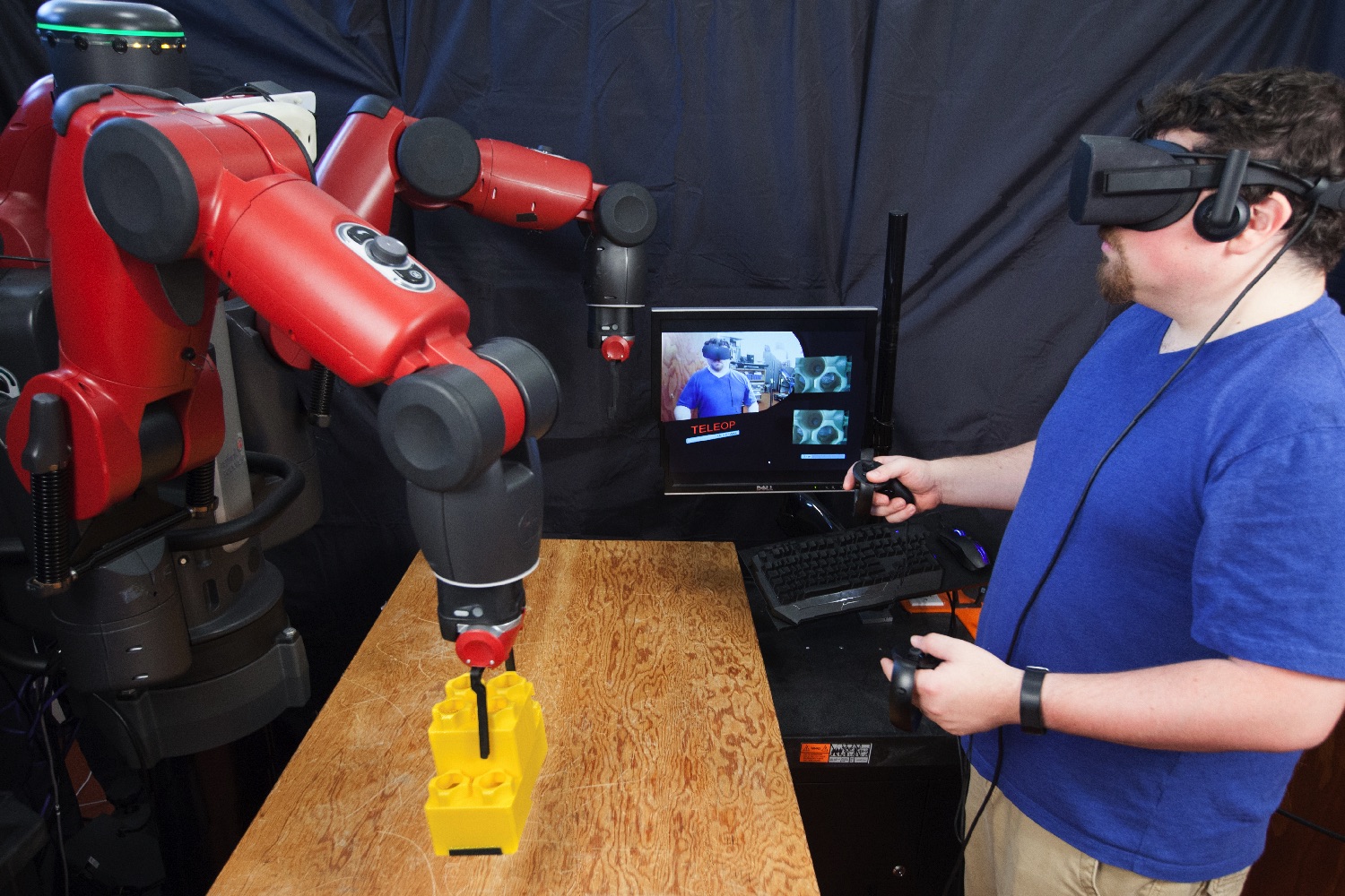 Vr Mit Controller Like A Real-Life Mech, MIT Engineers Use VR To Put You In A Robot ...
