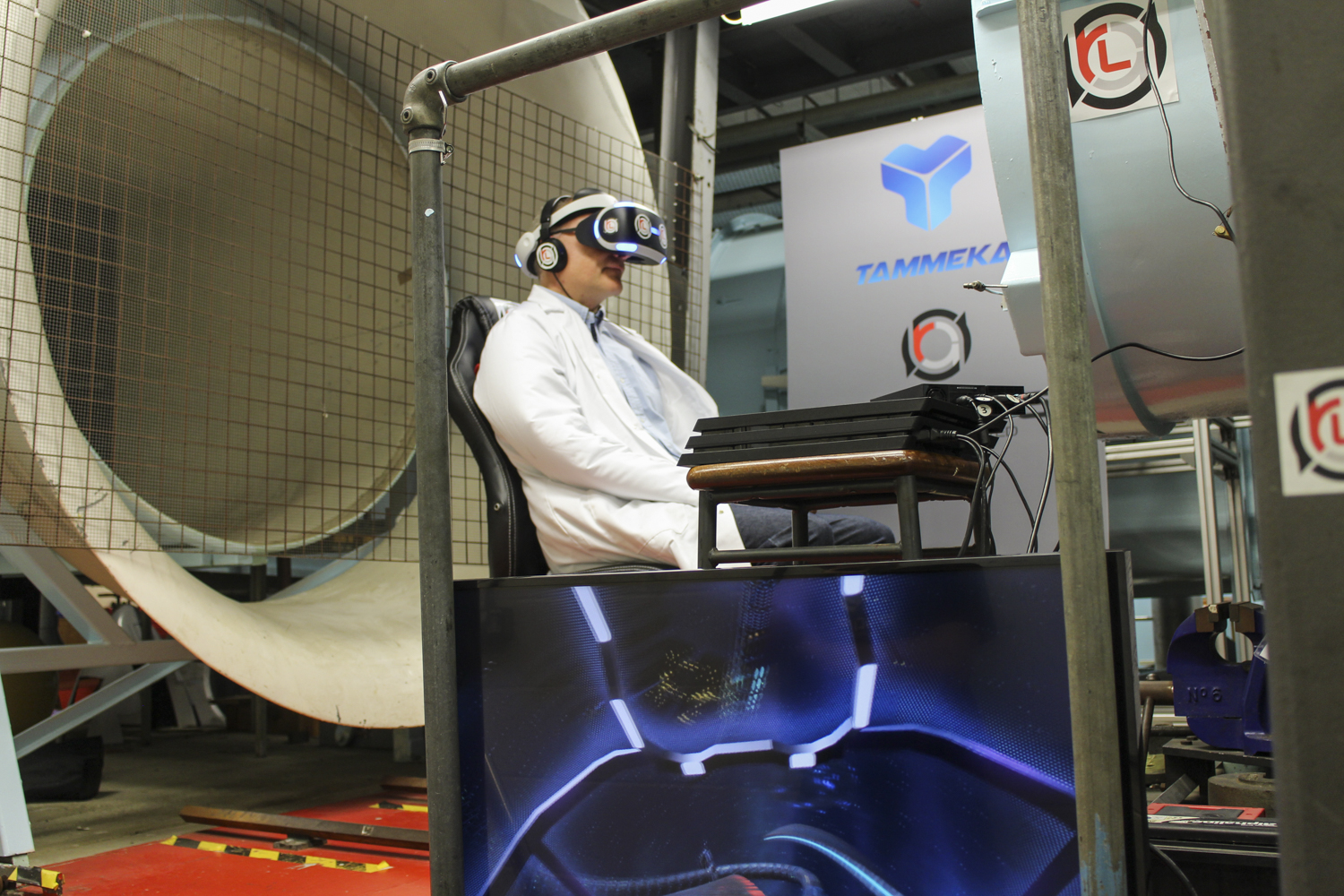 playing vr racer radial g in wind tunnel 14776