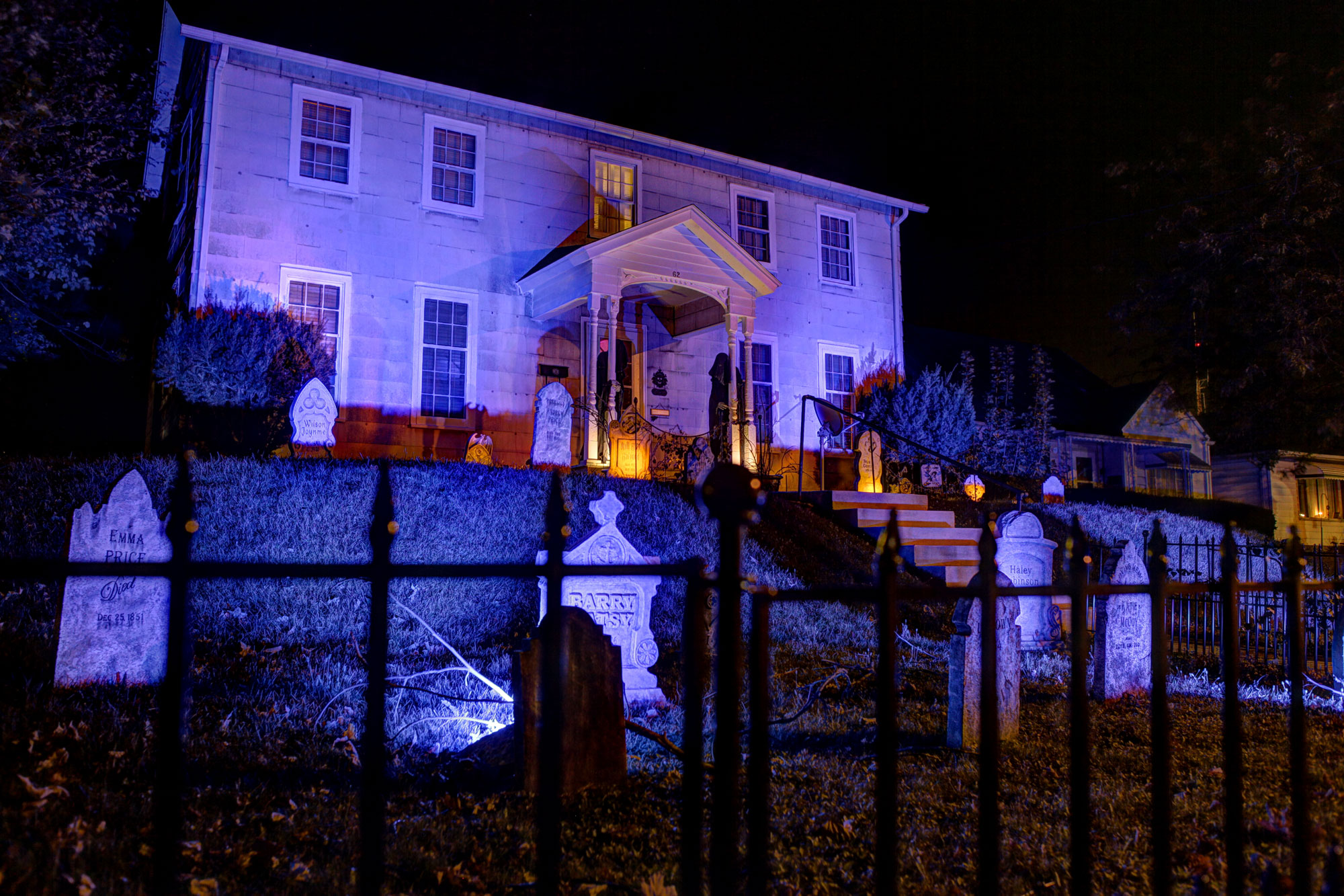 spooky halloween lighting haunted house