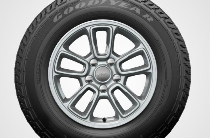 2018 Jeep Grand Cherokee Laredo 17-inch aluminum wheels