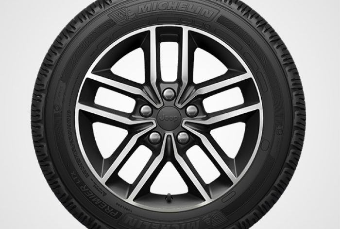 2018 Jeep Grand Cherokee Limited 18-inch aluminum wheels