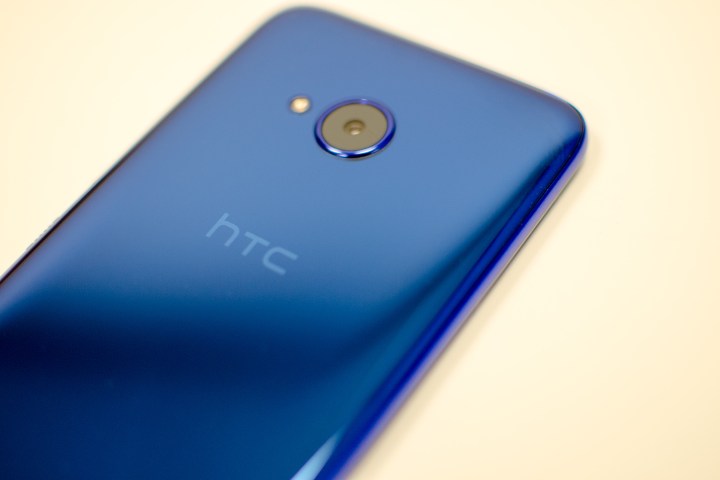 HTC U11 Life review back angle