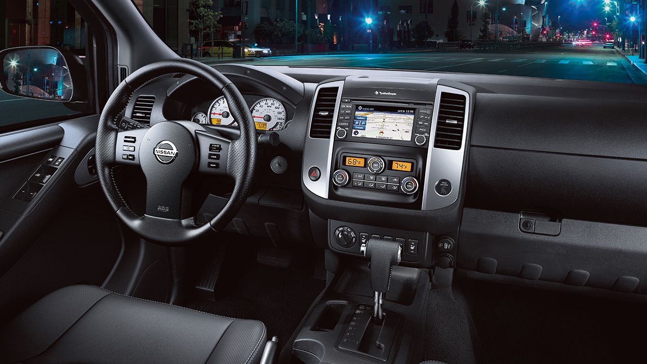 2018 Nissan Frontier PRO-4X Crew Cab interior