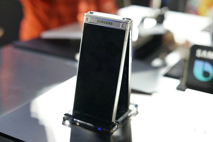 Samsung W2018 flip phone