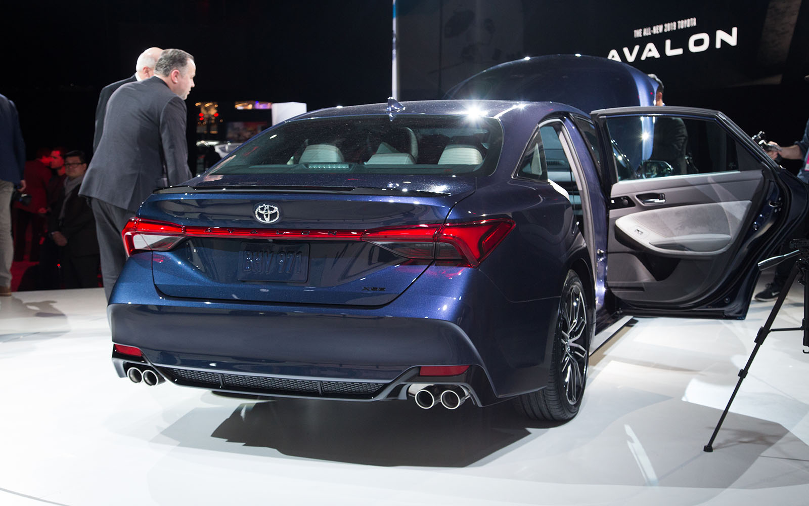 the 2019 toyota avalon ditches humdrum design 2018 detroit  10