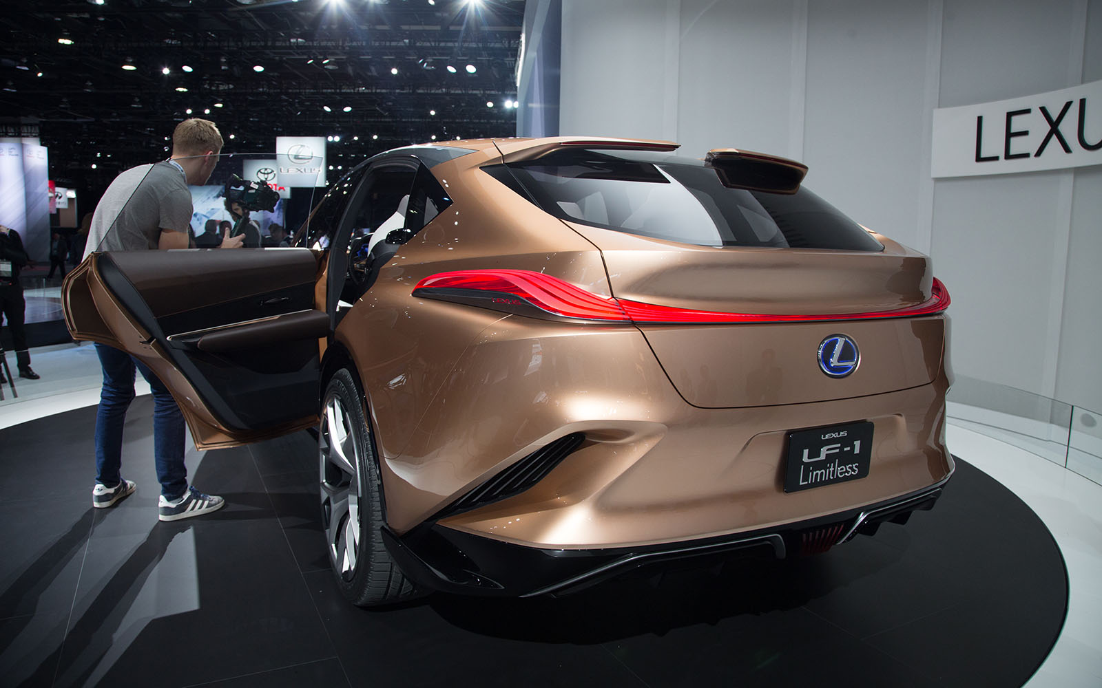 the lexus lf 1 limitless concept previews a new direction for flagship crossover 2018 detroit  8