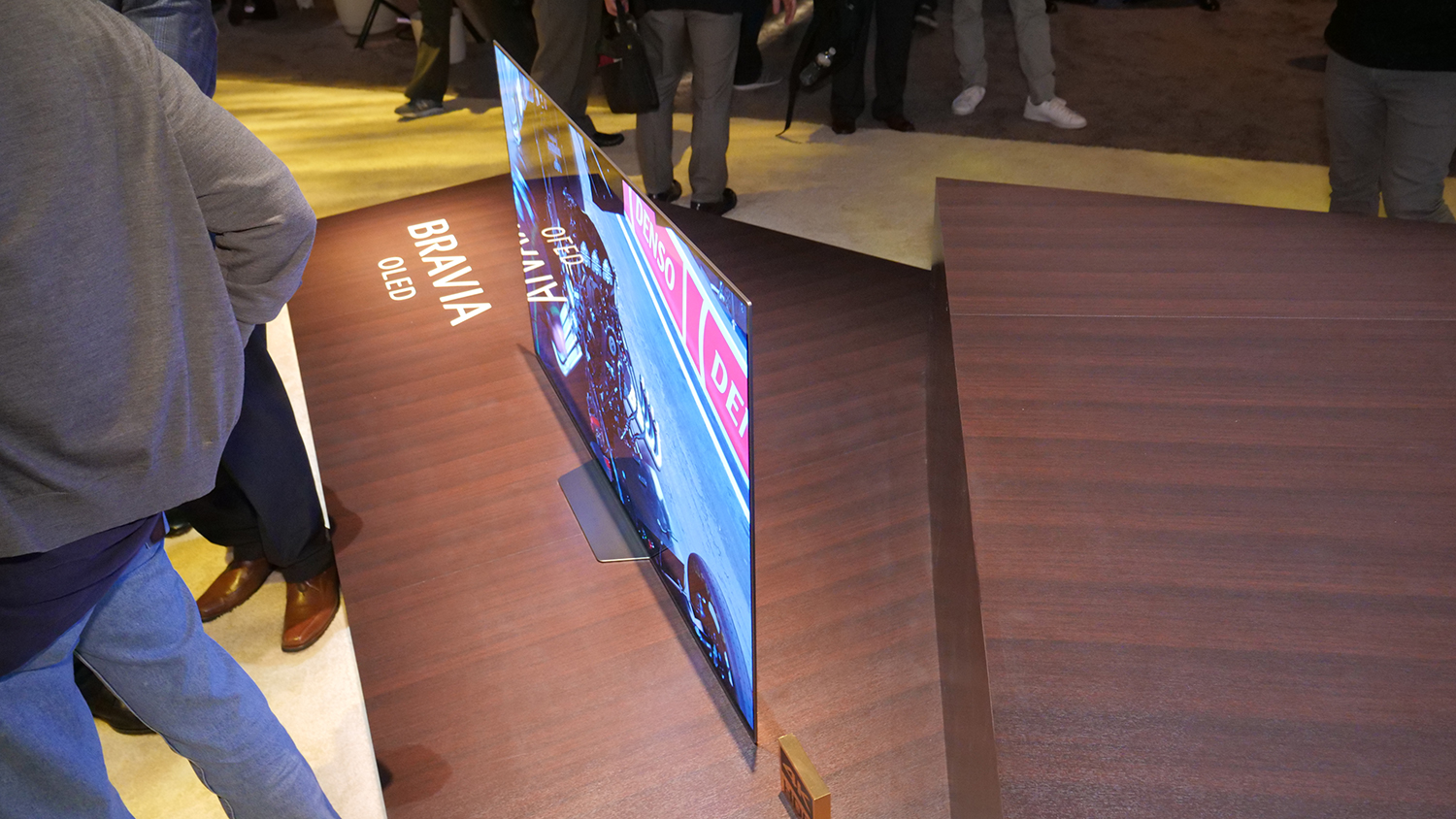 sony 85 inch 8k hdr tv 10000 nit a8f oled hands on series ces 2018 7