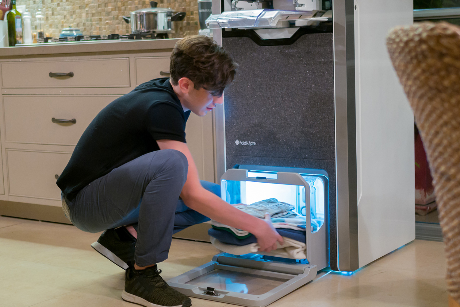 CES 2019: Foldimate's Laundry-Folding Machine Is Cool, But Is it
