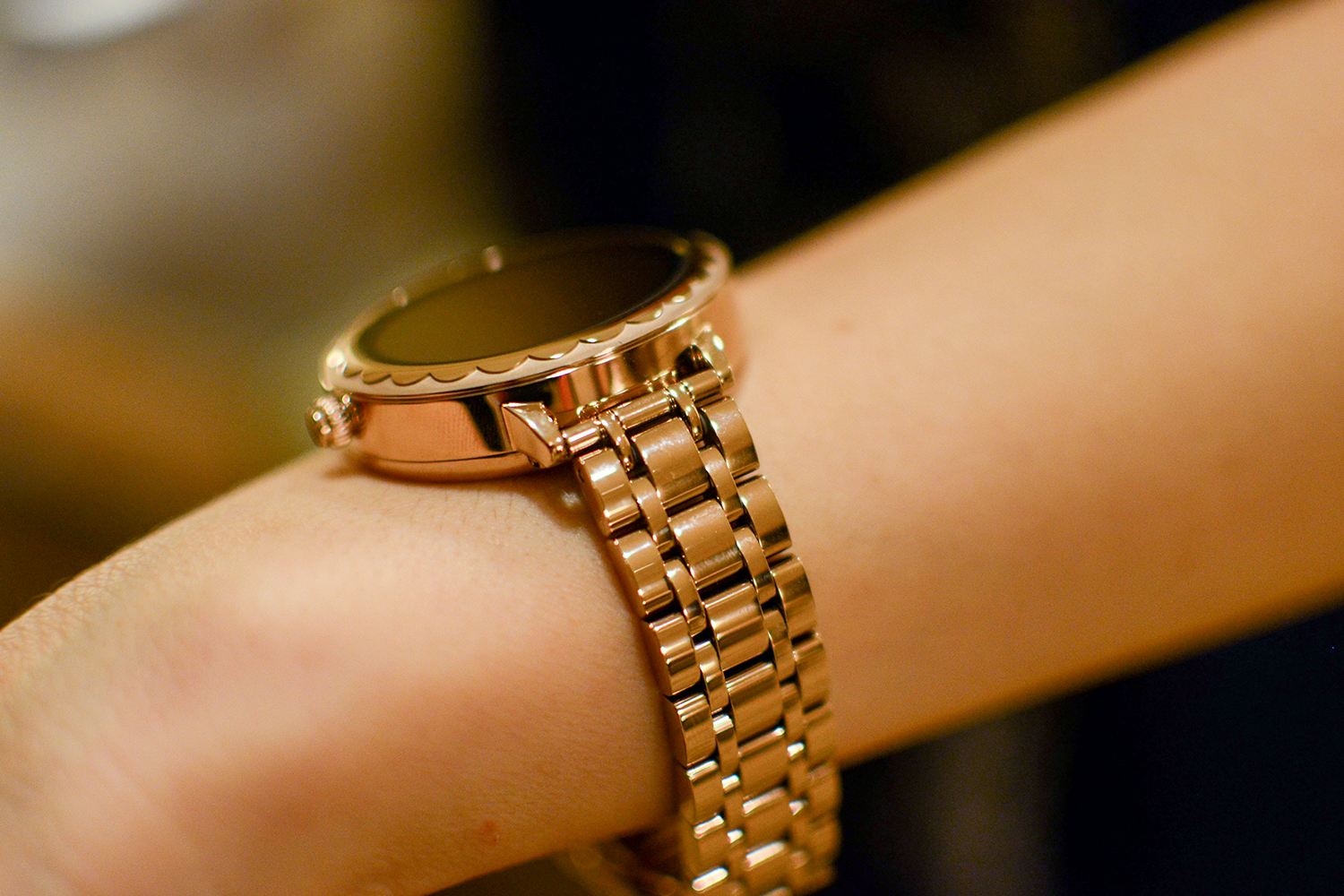 Kate Spade Scallop Hands-On Review | Digital Trends