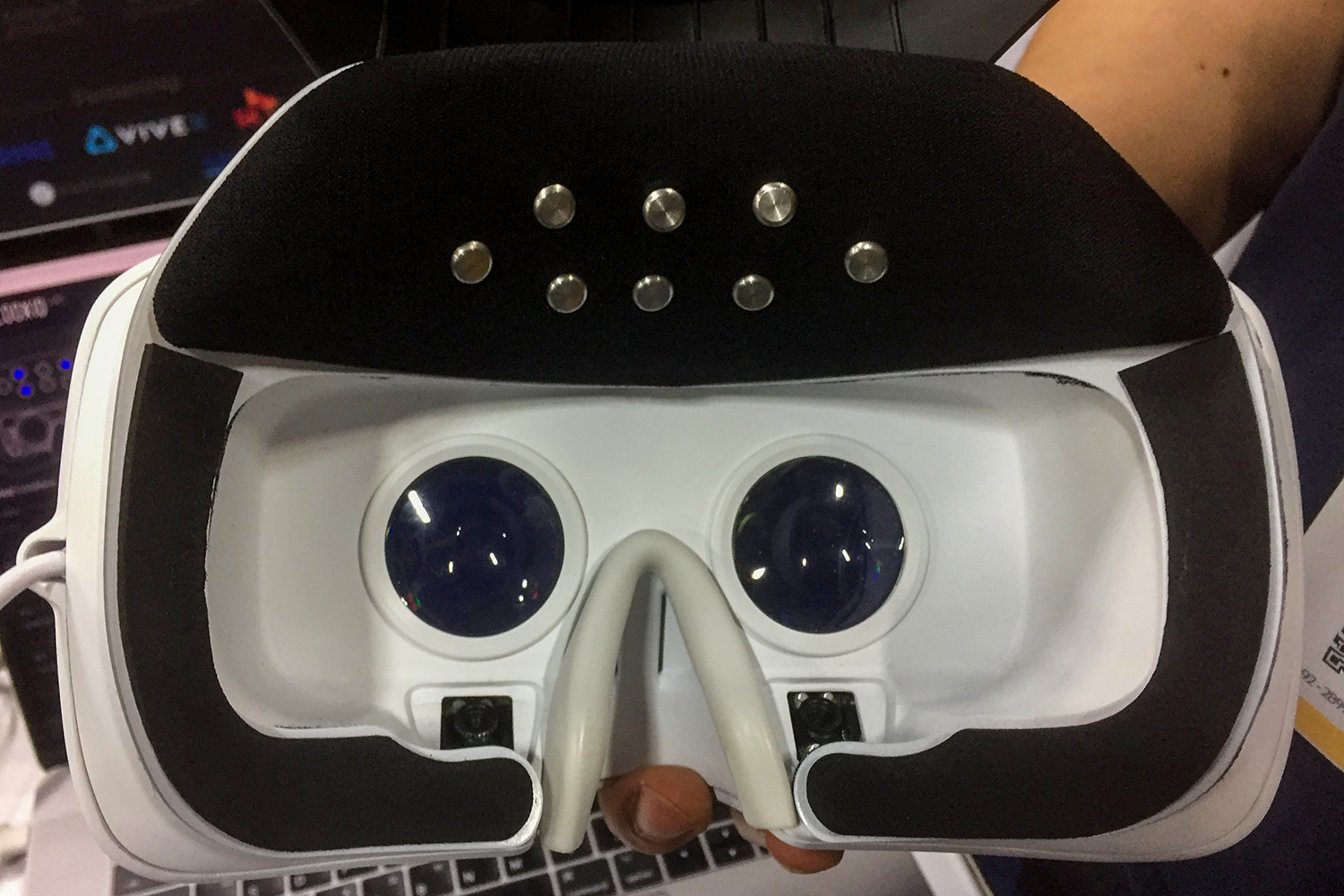 VR Innovations looxid headset inside