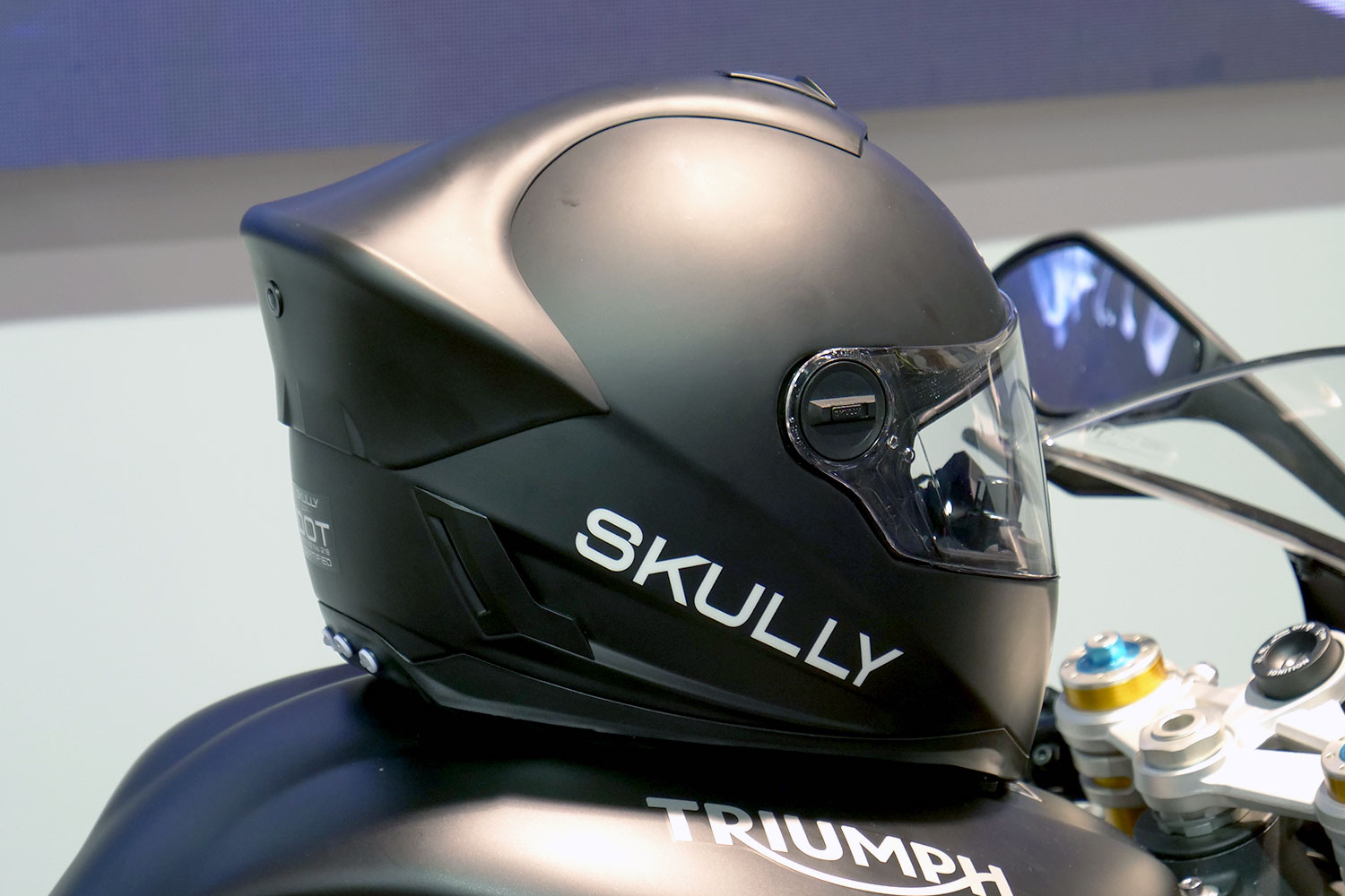 skully motorcycle helmet right