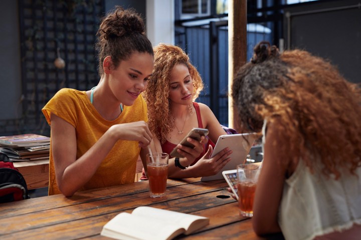 social media addiction teens on phones