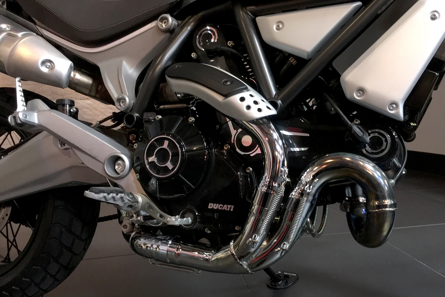 ducati 2018 motorcycle preview scrambler 1100 sport pipes