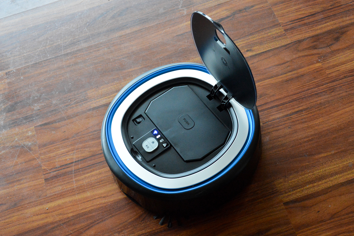 Hoover Rogue 970 robot vacuum review lid up