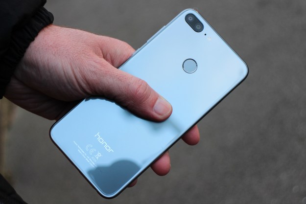 Honor 9 Lite review full angle