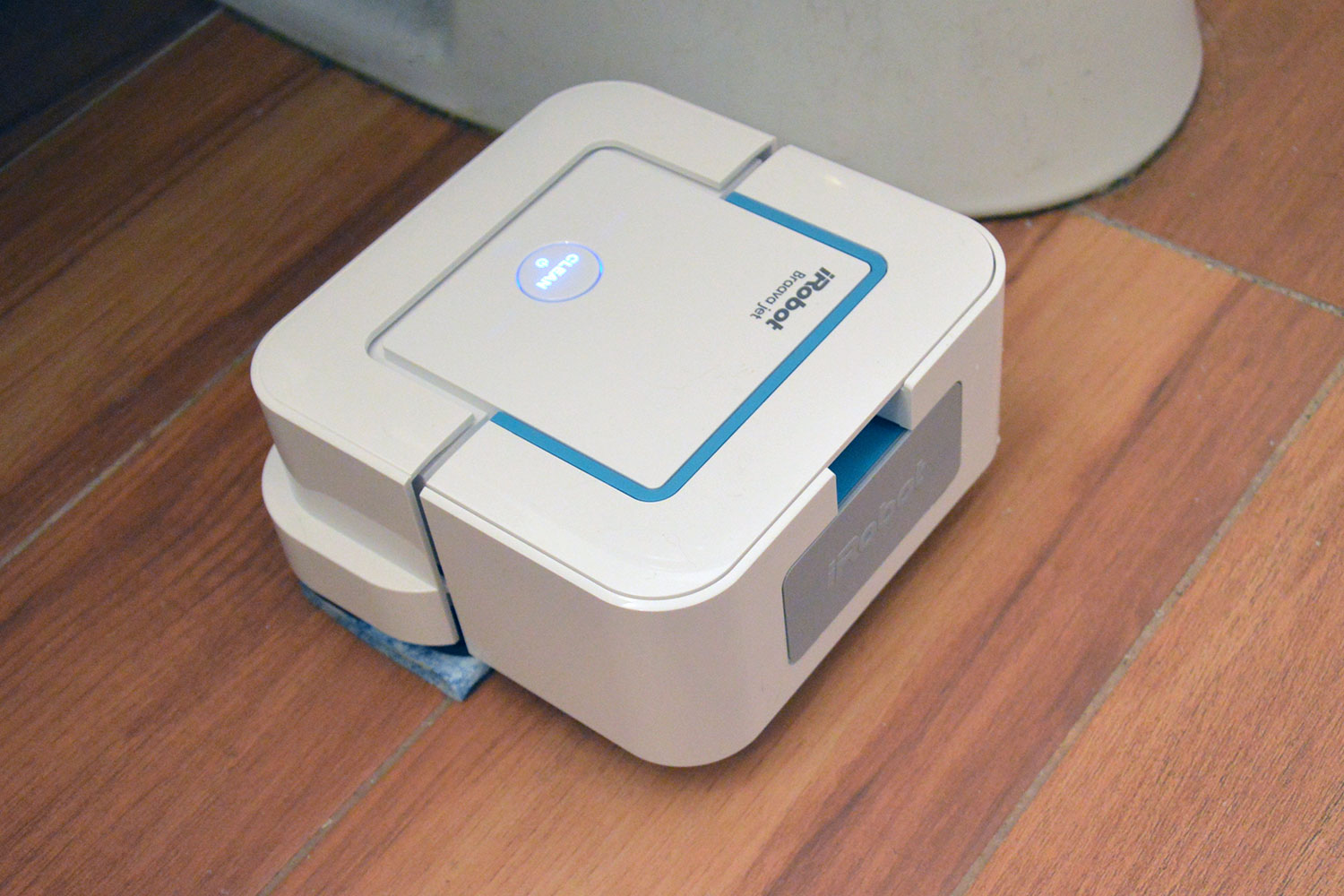 iRobot Braava Jet 240 Review | Digital Trends