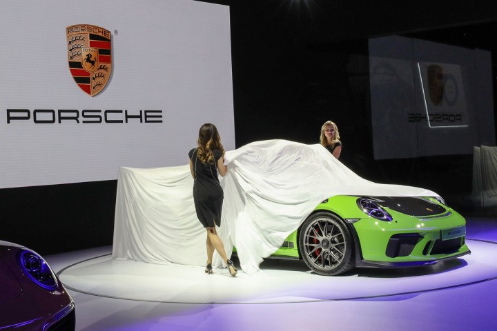 2019-Porsche-911-GT3-RS-Weissach-ny-auto-show-unveil