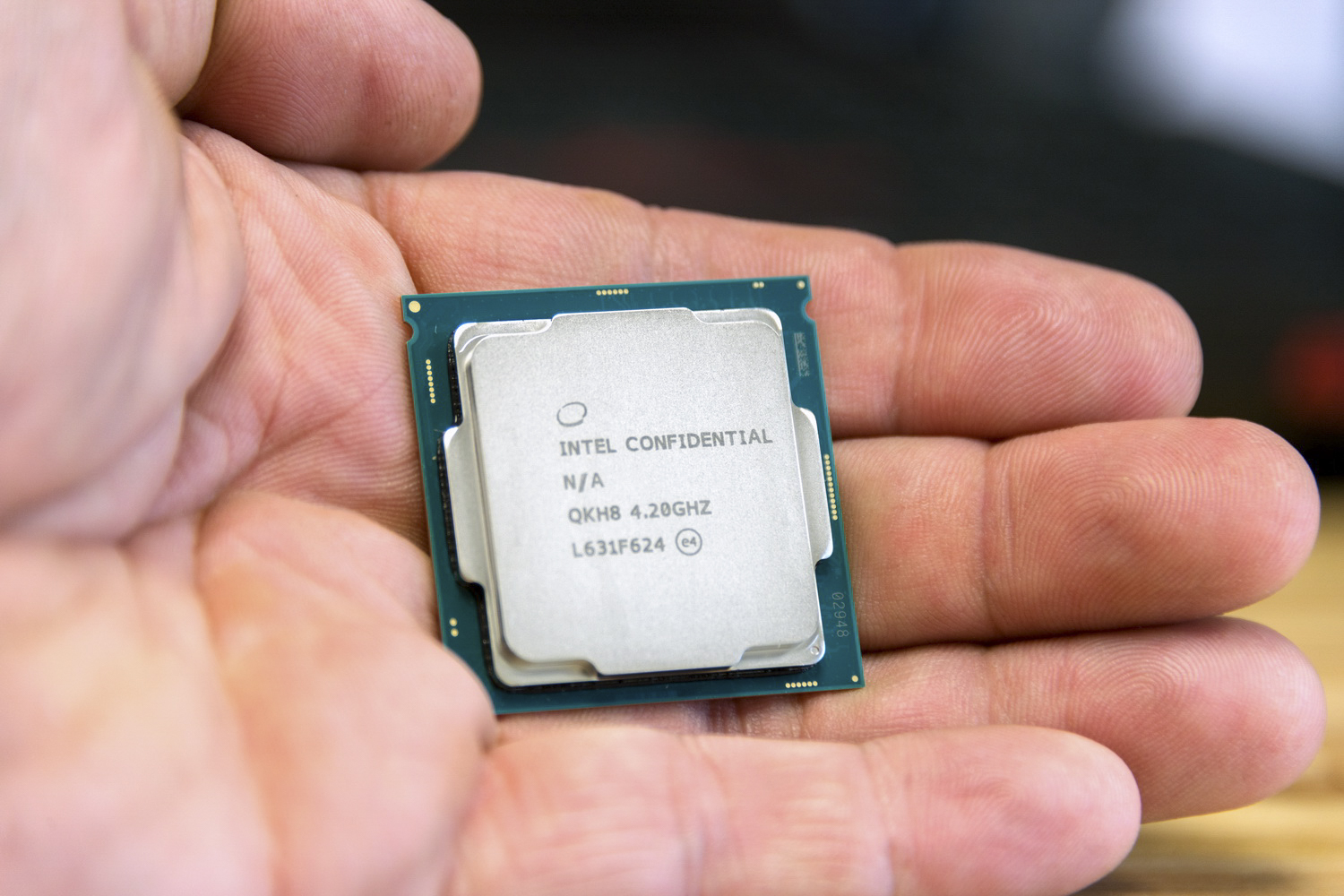 Intel Core i7 8th Gen hand scale