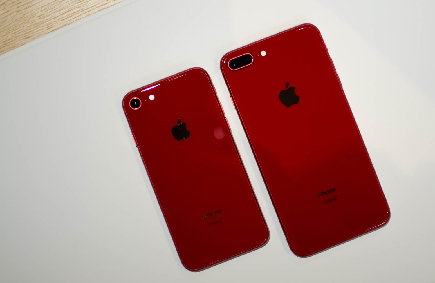スマートフォン/携帯電話 スマートフォン本体 Apple Debuts (RED) iPhone 8 and 8 Plus, Red Leather Case For 