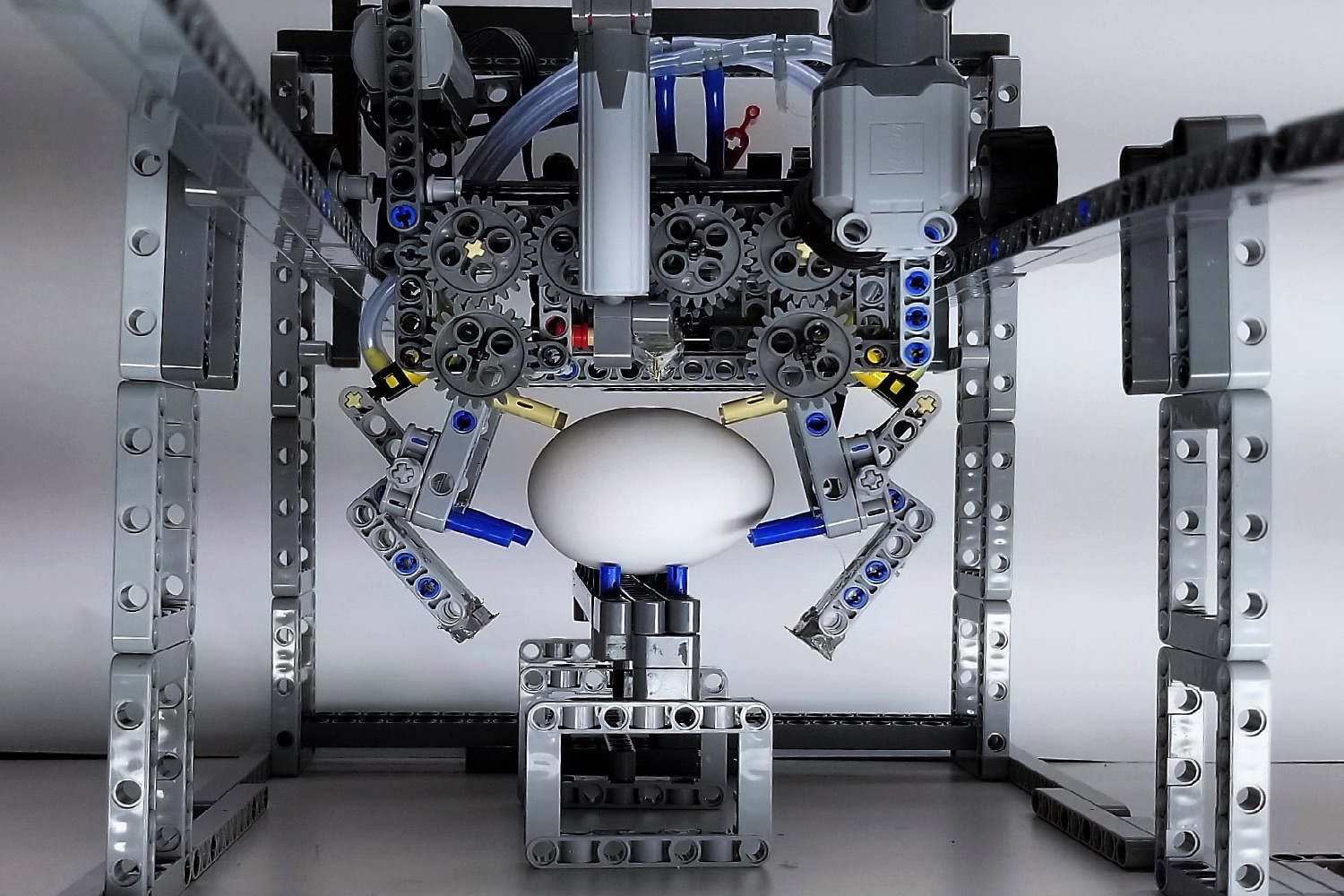 lego robot prepares breakfast egg2