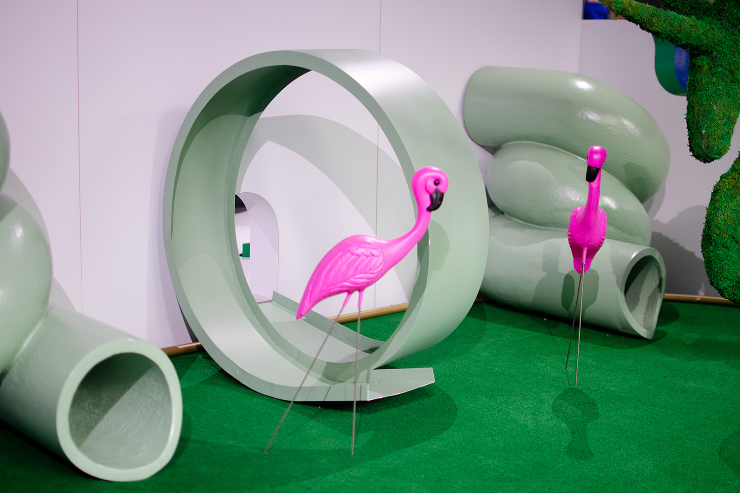 googles mini golf pop up event in nyc highlights its smart home products google flamingos