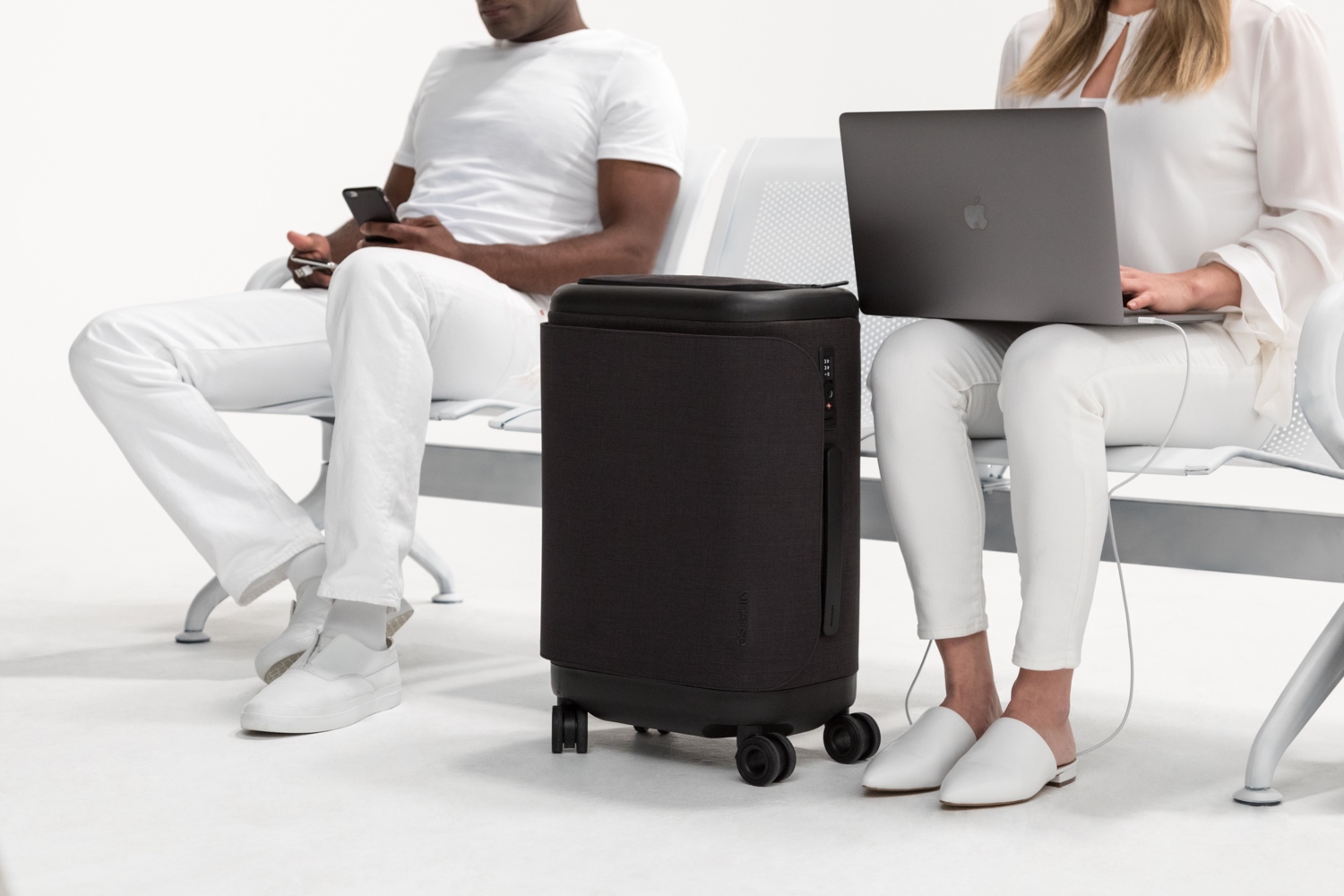 incase proconnected 4 wheel hubless roller smart luggage blends high design with large capacity battery lifestyle 0300