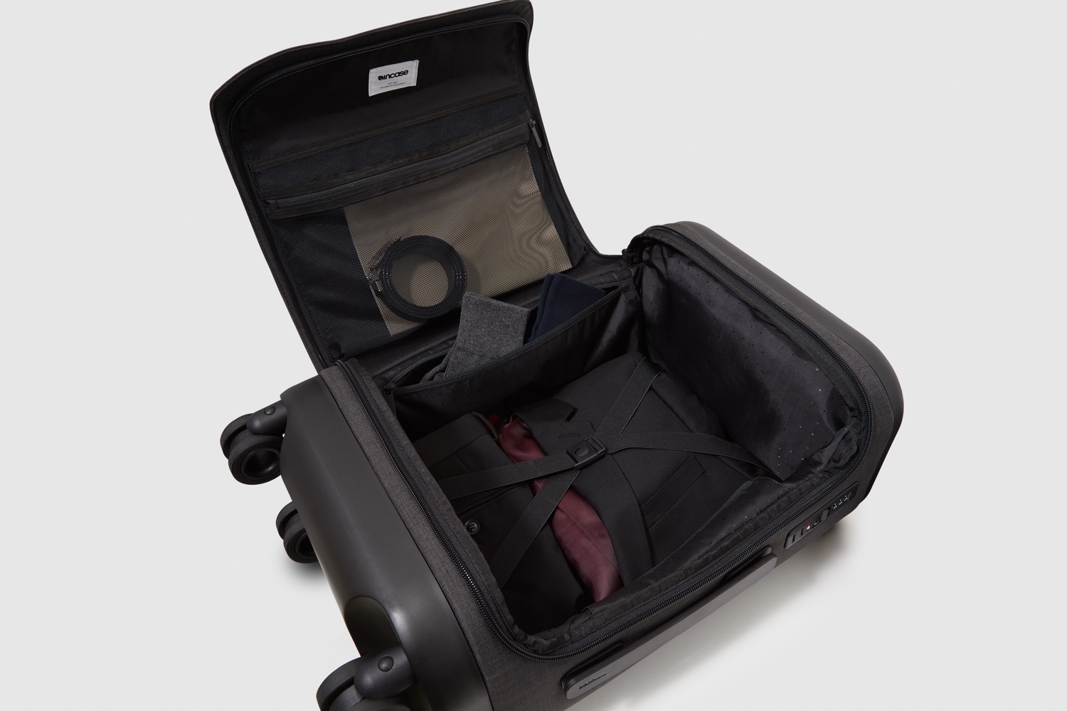 incase proconnected 4 wheel hubless roller smart luggage blends high design with large capacity battery studio0474