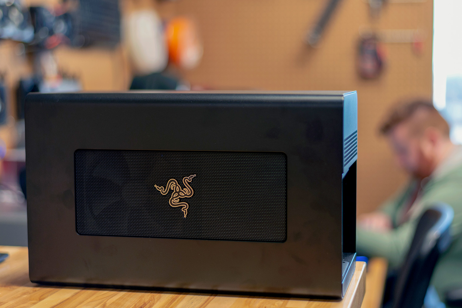 Razor Computerx The Razer Core X and V2 Turn Your Laptop Into A Gaming Monster ...