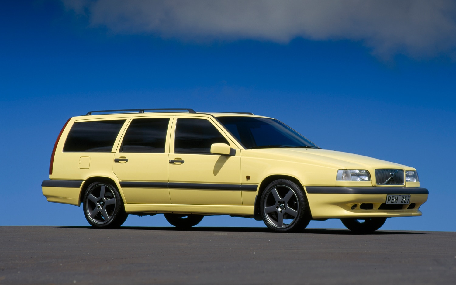 favorite station wagons from history 1995 volvo 850 t5 r wagon front three quarter
