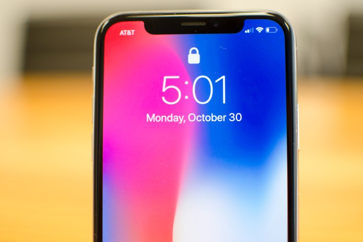 Die Kerbe des iPhone X beherbergt das Face ID-Array.