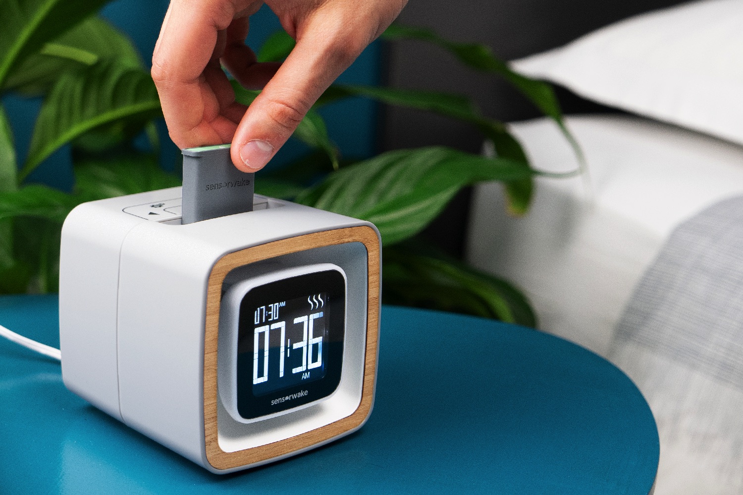 Sentient Clocks Seaside or Pine Forest? This Alarm Clock Wakes You to One of 16 Scents ...