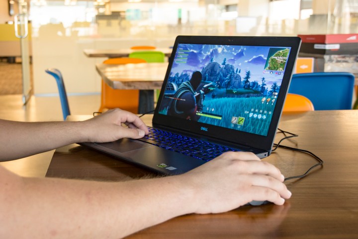 Dell G3 Gaming Laptop Review | Fortnite close up