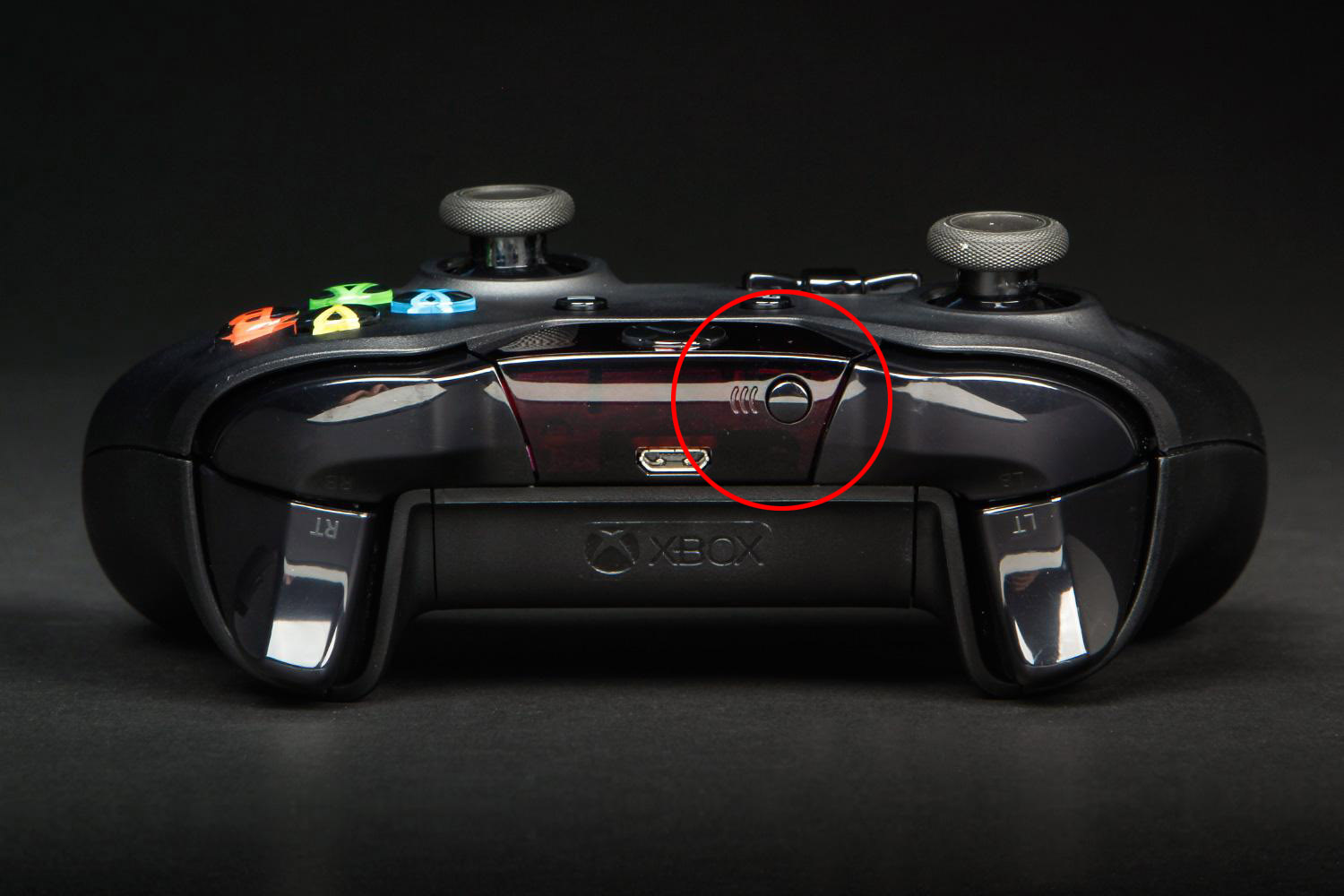 कैसे एक Xbox वन नियंत्रक कनेक्ट बटन को सिंक करने के लिए