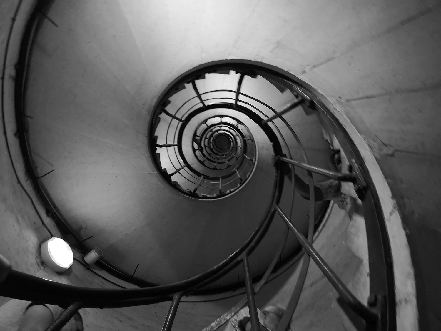 huawei p20 pro leica street photography feature spiral staircase