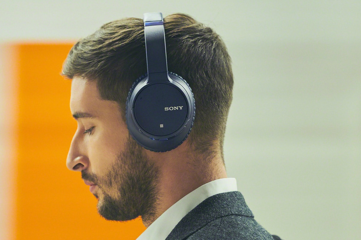 The Sony WH-1000XM5 headphones tempts audiophiles with the best  noise-cancelling quality