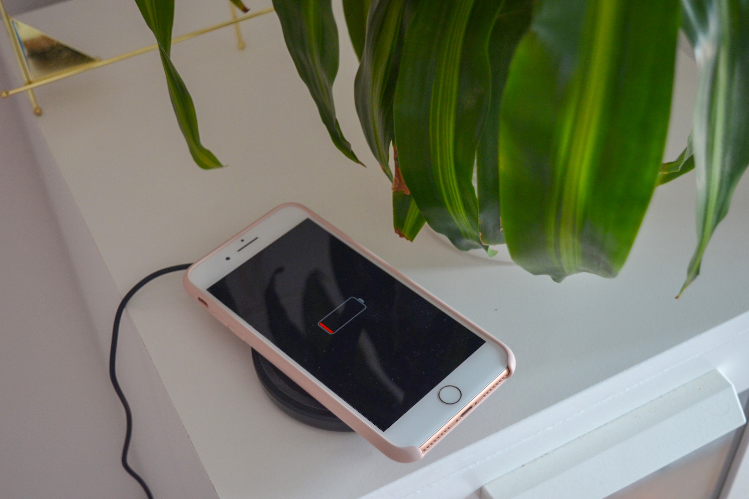 Belkin BoostUp Wireless Charging Pad phone